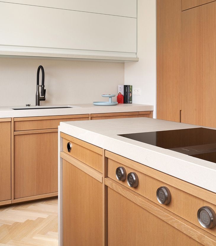 Kitchen in white and wood with black taps