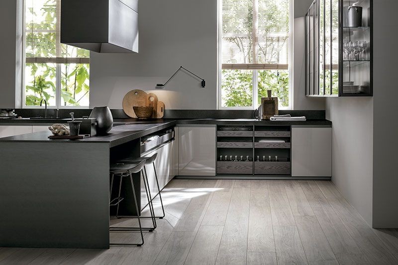 Black and grey in the kitchen