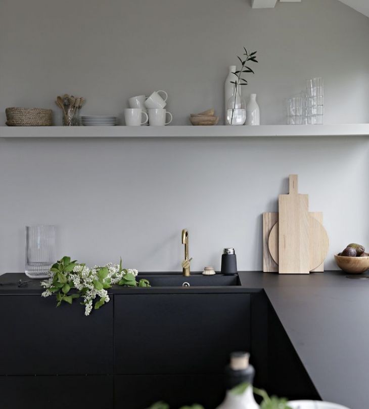 Concrete kitchen in black