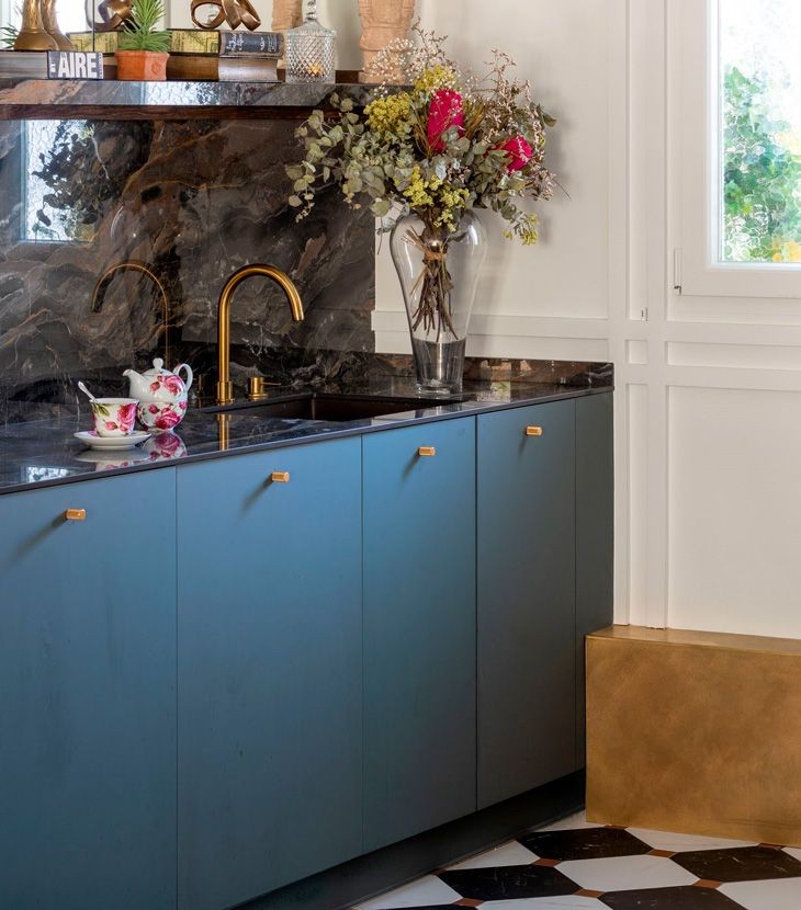 Black marble with mirror effect