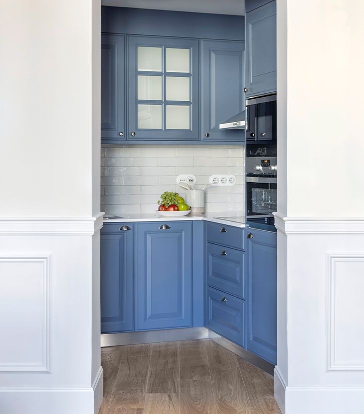 A small kitchen in blue? Absolutely